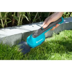 GARDENA Accu Gras- En Buxusschaar Set Accucut Li 7 GARDENA Accu Gras- En Buxusschaar Set Accucut Li -Aanbiedingen Tuin Stijl Winkel gardena accu gras en buxusschaar set accucut li 1619704816 1 l