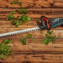 GARDENA Accu Heggenschaar ComfortCut 60/18V P4A Set -Aanbiedingen Tuin Stijl Winkel gardena accu heggenschaar comfortcut 60 18v p4a set 1500x1103 640af31a3b8eb l